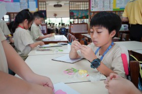 ป.๔ ทำชิ้นงานเรื่องส่วนประกอบของดอกไม้ (๑๓ มิ.ย.๖๘) FLEXI_IMAGE 6
