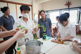 ป.๖ เรียนรู้เรื่องสารอาหารผ่านกิจกรรม&quot;เมนูช่วยชีวิต&quot; (๒๓ มิ. ... Image 5