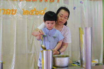 น้องอนุบาลหล่อเทียนพรรษา (พ. ๒ ก.ค.๖๘) FLEXI_IMAGE 1