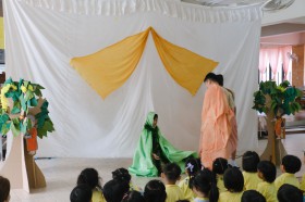น้องอนุบาลชมละครและมอบของที่ระลึกให้พี่ ป.๖ (จ. ๗ ก.ค.๖๘) FLEXI_IMAGE 4