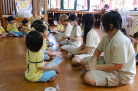 น้องอนุบาลชมละครและมอบของที่ระลึกให้พี่ ป.๖ (จ. ๗ ก.ค.๖๘) FLEXI_IMAGE 7