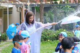 อนุบาล ๓ กิจกรรมเล่นสนุกกับฝน (พ. ๑๖ ก.ค.๖๘) FLEXI_IMAGE 4