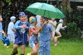 อนุบาล ๓ กิจกรรมเล่นสนุกกับฝน (พ. ๑๖ ก.ค.๖๘) FLEXI_IMAGE 6