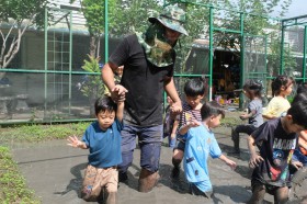 อนุบาล ๒ ย่ำดินเตรียมแปลงนา (อ. ๒๙ ก.ค.๖๘) FLEXI_IMAGE 7