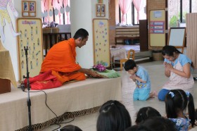 กิจกรรมธรรมสนุก ในเรือนอนุบาล (ศ. ๘ ส.ค.๖๘) FLEXI_IMAGE 8