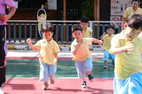 กิจกรรมพลศึกษา อนุบาล ๑ (จ. ๑ ก.ย.๖๘) Image 5