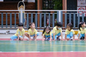กิจกรรมพลศึกษา อนุบาล ๑ (จ. ๑ ก.ย.๖๘) Image 6