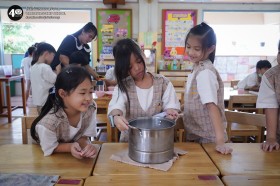 ป.๒ เรียนรู้เรื่องการนำวัสดุมาผสมกัน ผ่านการทำอาหาร (๓ ... Image 7