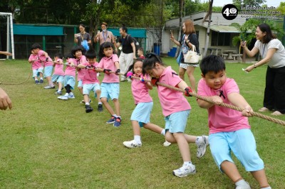 (กิจกรรมสานพลัง) การแข่งขัน &quot;ชักเย่อ&quot; นอกรอบของน้องอนุบาล Image 1