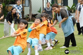 (กิจกรรมสานพลัง) การแข่งขัน &quot;ชักเย่อ&quot; นอกรอบของน้องอนุบาล Image 1