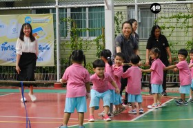 (กิจกรรมสานพลัง) การแข่งขัน &quot;ชักเย่อ&quot; นอกรอบของน้องอนุบาล Image 6