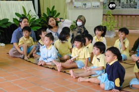 อนุบาลดูการตีข้าวและสีข้าว (พฤ. ๒๐ พ.ย.๖๘) Image 3