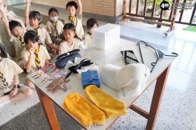 ป.๒ ฐานกิจกรรมการจัดเก็บเสื้อผ้าและเครื่องแต่งกาย (พฤ. ๘ ... Image 3