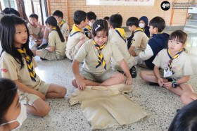 ป.๒ ฐานกิจกรรมการจัดเก็บเสื้อผ้าและเครื่องแต่งกาย (พฤ. ๘ ... Image 7