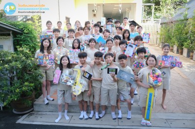 น้องมอบของที่ระลึกให้พี่ , พี่ ป.6 ร่วมกันร้องเพลง (27 ... Image 1