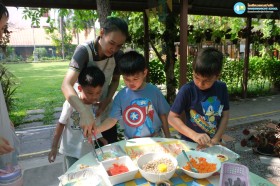 ภาคเรียนฤดูร้อน (Summer) อ.3 กางเต็นท์+ทำไข่กระทะ (7-9 ... Image 7