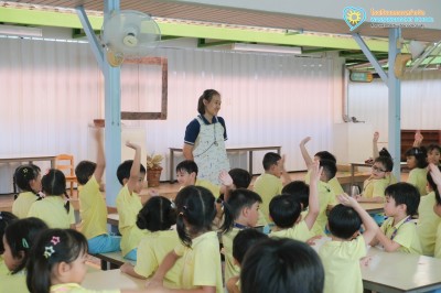 ครูอนุบาล ๓ แสดงละครสถานการณ์น้ำท่วม (๒ ก.ค.๖๙) Image 1