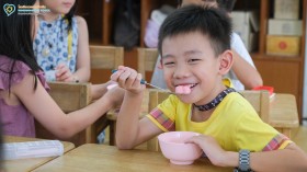 ป.๒ "ขนมน้ำดอกไม้" ขนมไทยแทนใจมอบให้แม่ (๑๑ ส.ค.๖๙) Image 8