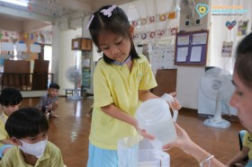 อนุบาล ๑-๓ "ขนมเปียกปูนใบเตย" ขนมไทยแทนใจมอบให้แม่ (๑๑ ... Image 1