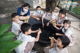 ป.๑ กิจกรรมฐาน "ของเล่นจากวัสดุธรรมชาติ" (๕ ต.ค.๖๙) Image 4