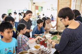 โครงการ &quot;The Giving&quot; แบ่งปันเพื่อน้อง...ของพี่ประถม 4 Image 2