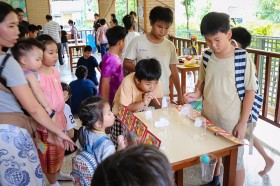 โครงการ &quot;The Giving&quot; แบ่งปันเพื่อน้อง...ของพี่ประถม 4 Image 3