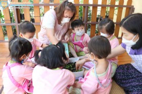 กิจกรรมเกษตรบ้านเด็กเล็ก (เก็บต้นอ่อนผักบุ้ง) 28 ม.ค.65 Image 6