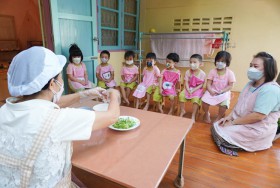 กิจกรรมประกอบอาหารบ้านเด็กเล็ก -ไข่เจียวต้นอ่อนทานตะวัน 25 ก ... Image 4
